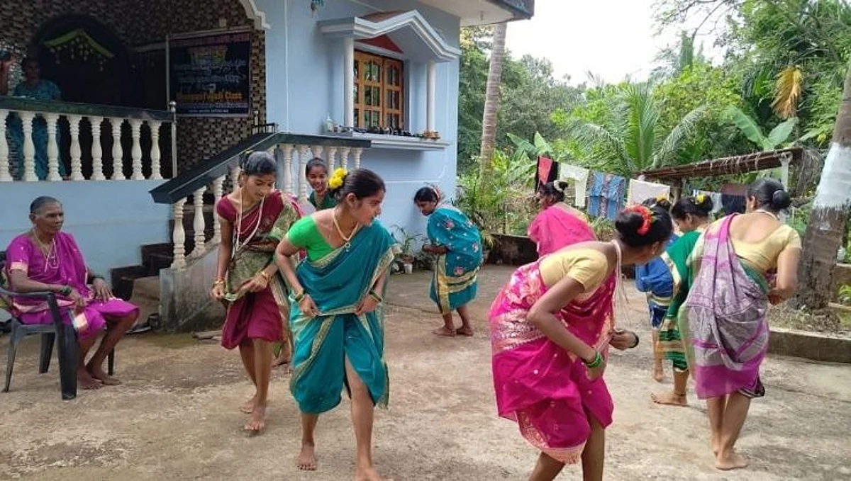 धनगरी फुगडीचे धडे गुरू-शिष्य परंपरेचा आविष्कार..