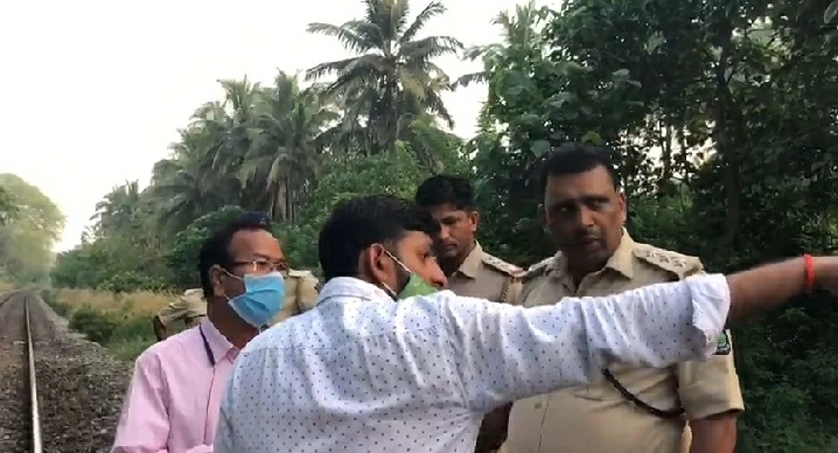 गोएंचो एकवोटने सशस्त्र रेल्वे सुरक्षा दलाच्या जवानांसह सर्वेक्षणाचे काम पाडले बंद