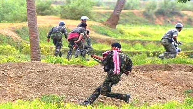 गडचिरोली पोलिसांचे मोठे यश,चकमकीत नक्षलवाद्यांचा म्होरक्या मिलींद तेलतुंबडे ठार? 2 गडचिरोली पोलिसांची मोठी कारवाई, चकमकीत नक्षलवाद्यांचा बडा नेता मारला गेल्याची शक्यता