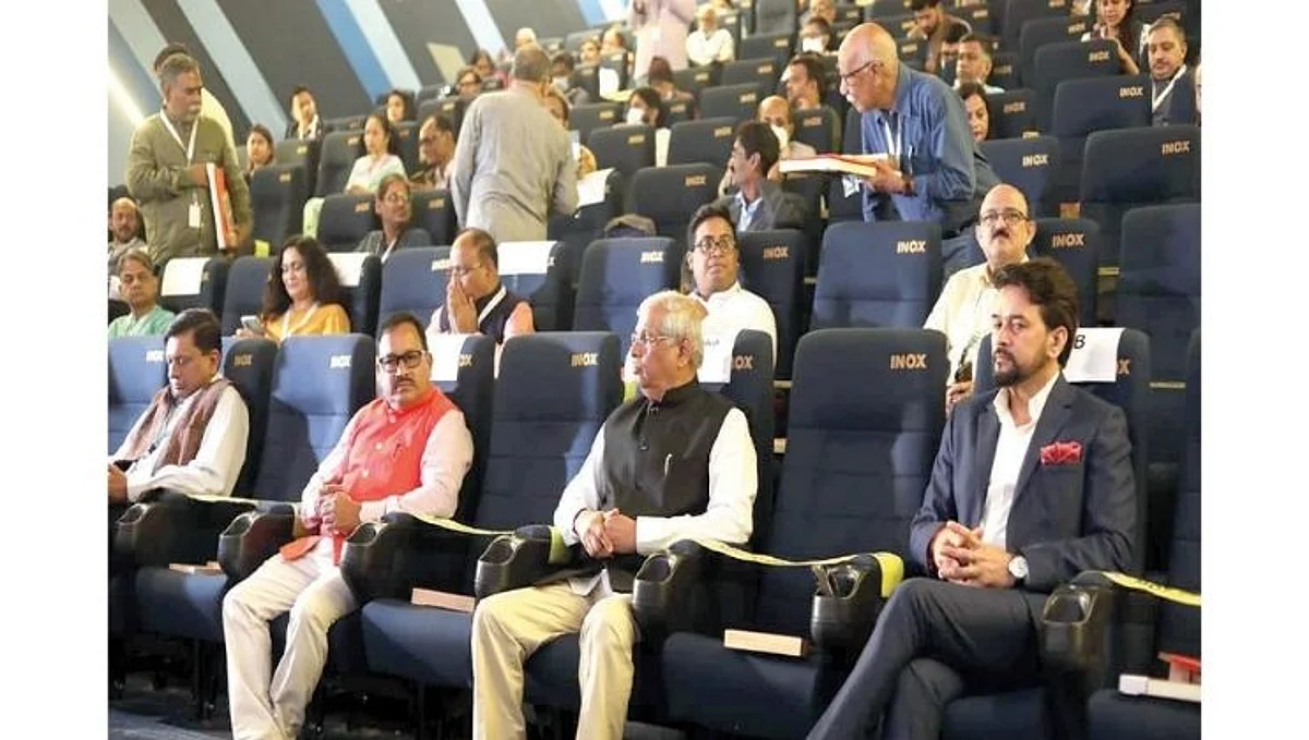 आधुनिक तंत्रज्ञानाद्वारे करा सिनेनिर्मिती: अनुराग ठाकूर
