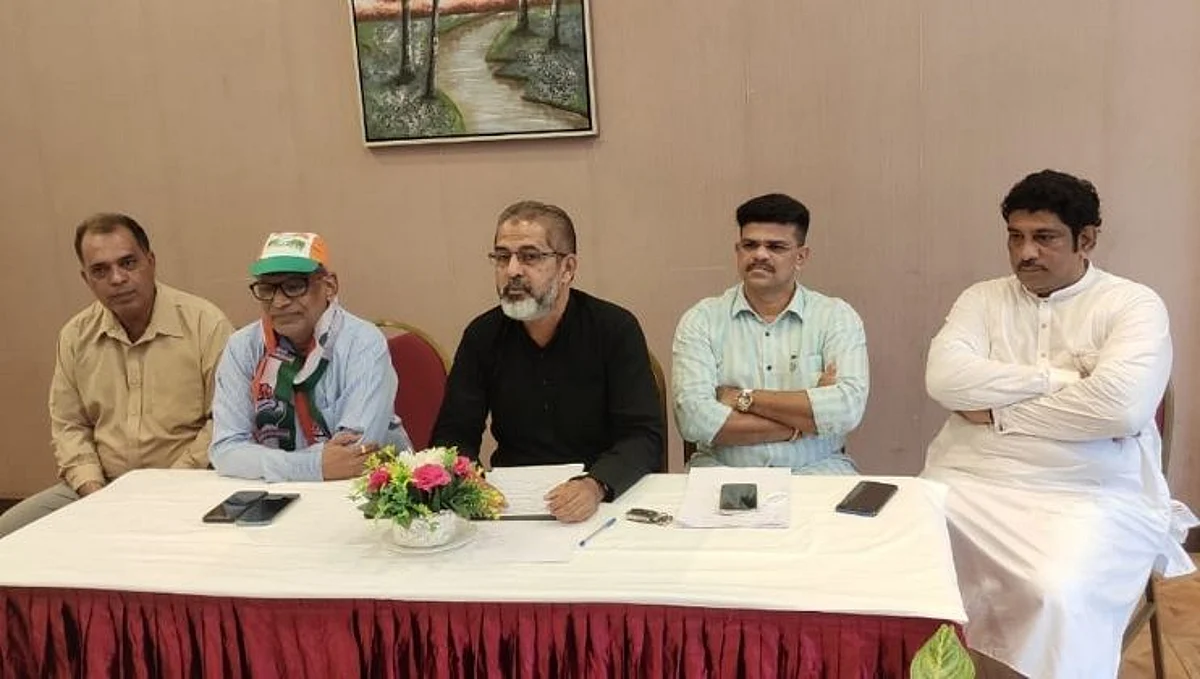 'मुरगाव पालिका कर्मचाऱ्यांचा पगार द्या नाही तर मंत्रिपद सोडा'