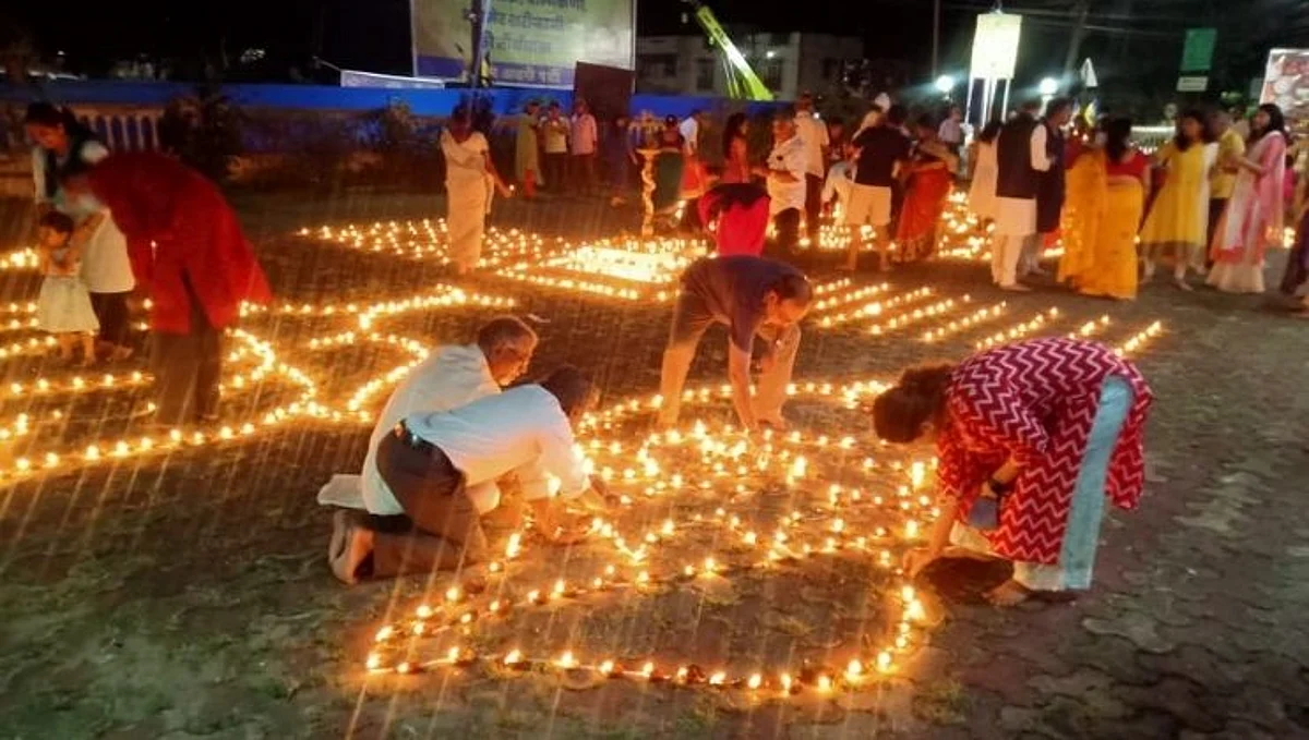 नृसिंह सातेरी संस्थानाच्या प्रांगणात 2551 पणत्या प्रज्वलीत करून केला दीपोत्सव साजरा