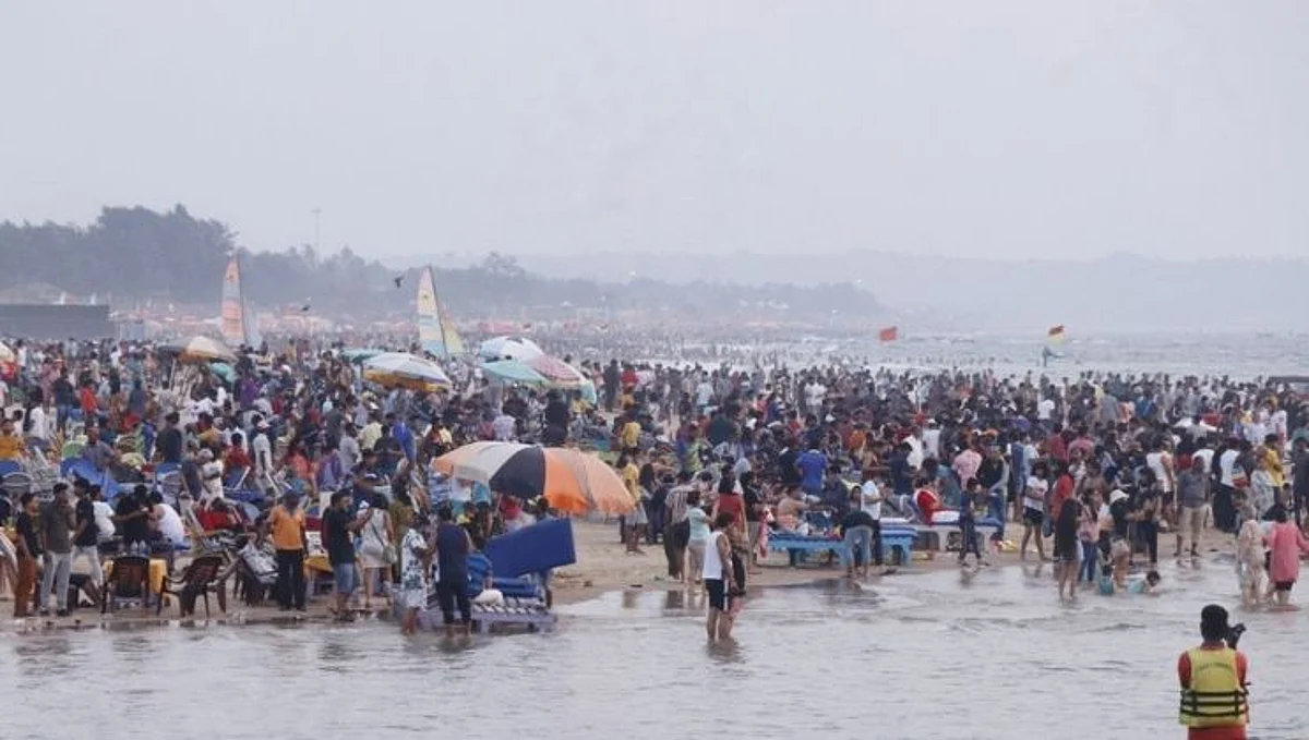 Tourists on the sea shore in Goa 