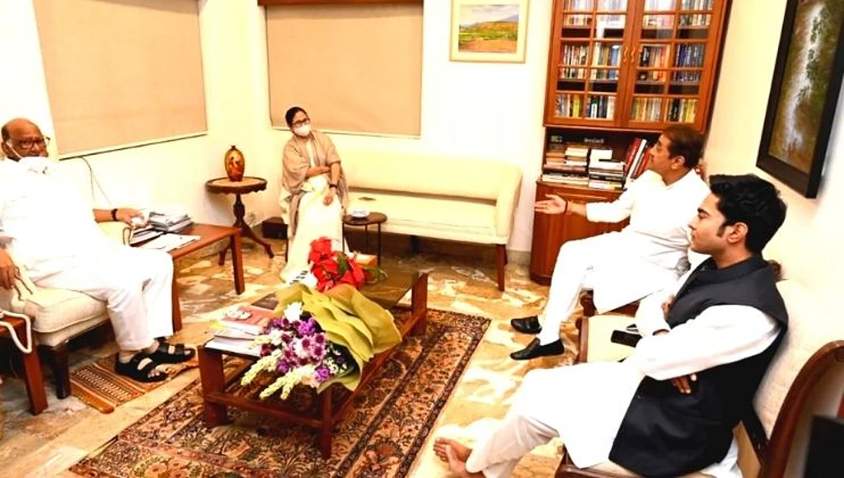 ममता बॅनर्जीं यांनी शरद पवार यांची वाढदिवसानिमित भेट