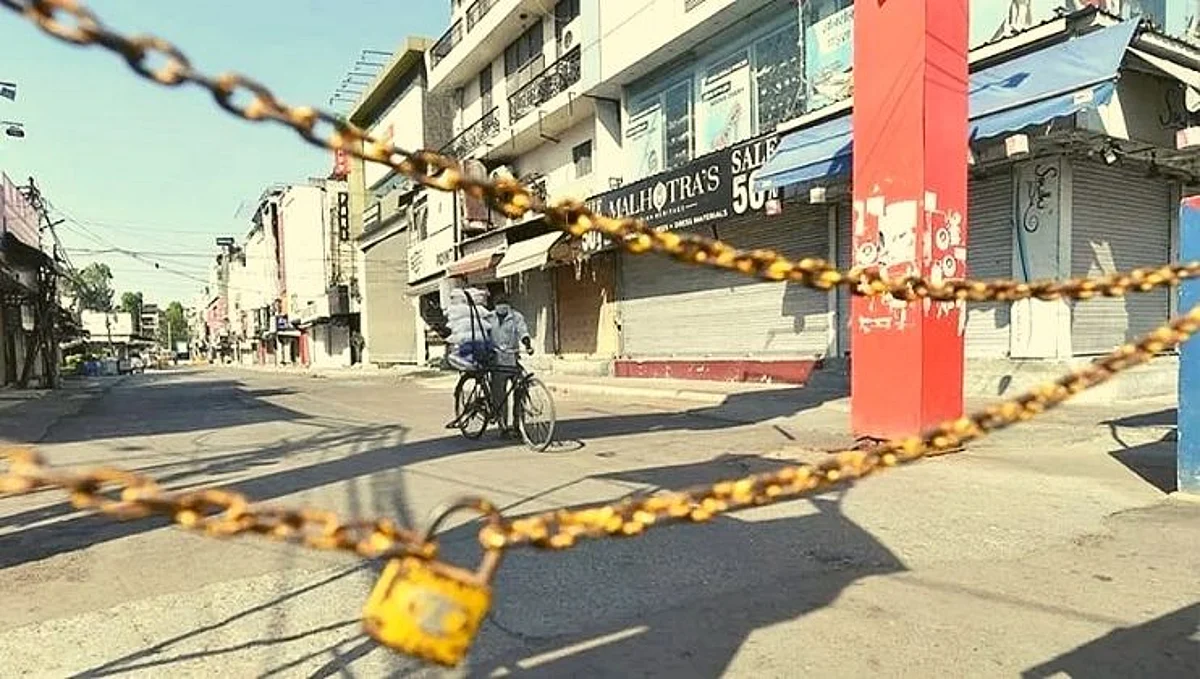 महाराष्ट्रात पुन्हा लॉकडाऊन होणार का? उपमुख्यमंत्र्यांनी दिले संकेत