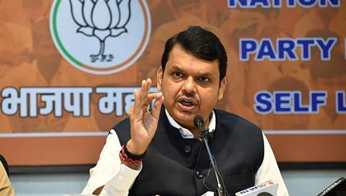 देवेंद्र फडणवीस म्हणाले... पवारांचा पक्ष म्हणजे, 'पाणी रे पाणी तेरा रंग कैसा'