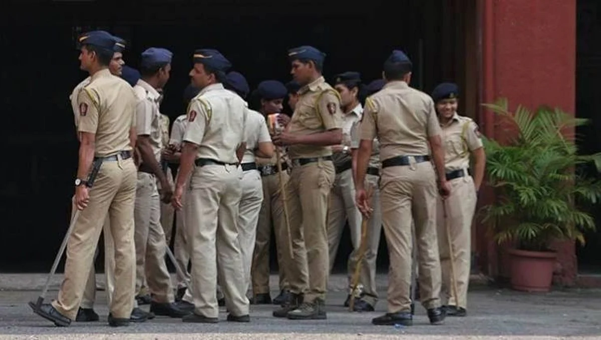 सिनेमा हॉल आणि मॉल बंद करण्याची गरज, 55 वर्षावरील पोलीस WFH करणार