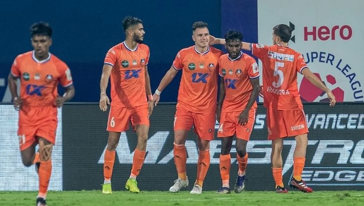 ISL Football : दोन्ही गोल पूर्वार्धातील खेळात संधी दवडल्याने नुकसान