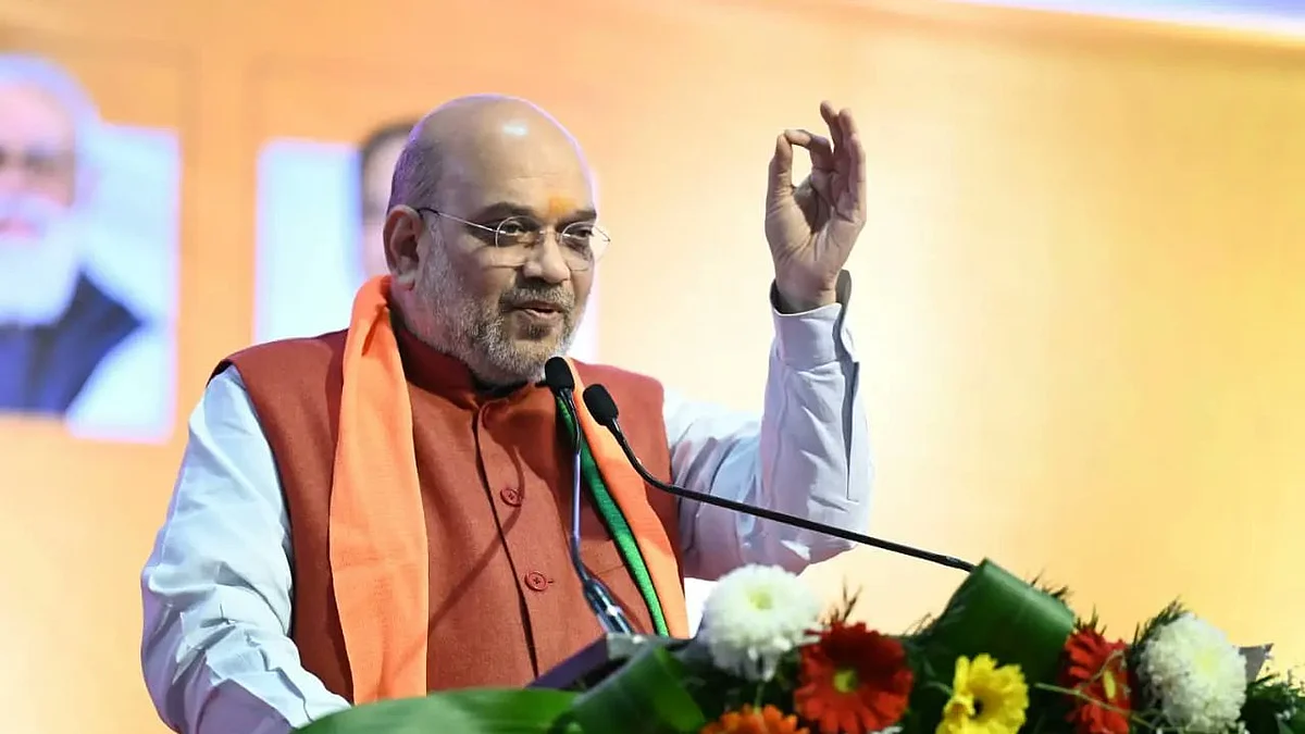 गृहमंत्री अमित शहा कर्नाटकात दाखल, राजकीय वर्तुळात चर्चांना उधाण
