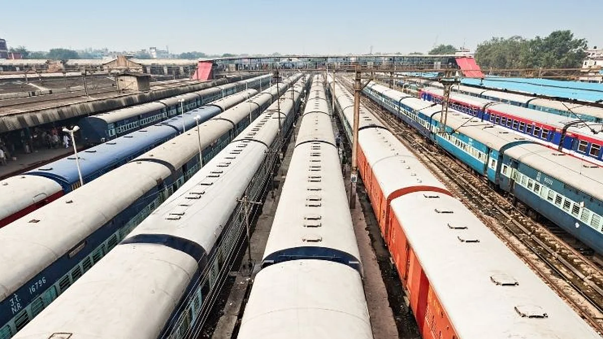 Railway Alert! 24 तास मध्य रेल्वेचा जम्बो मेगा ब्लॉक, लोकल ट्रेनच्या 200 फेऱ्या रद्द