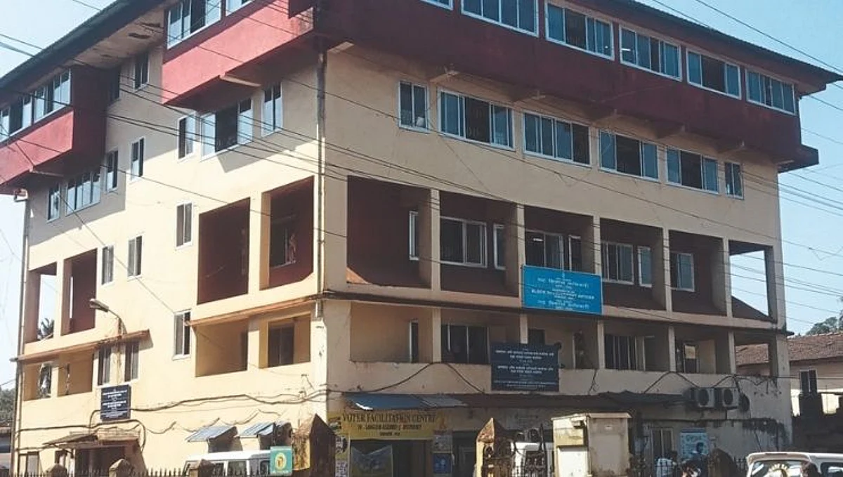 मामलेदार इमारतीला लिफ्ट नसल्याने सांगेवासीयांची गैरसोय