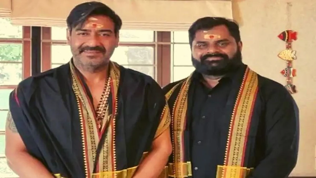 1 महिन्याचा कडक उपवास केल्यानंतर अजय देवगण दर्शनासाठी पोहोचला सबरीमाला मंदिरात