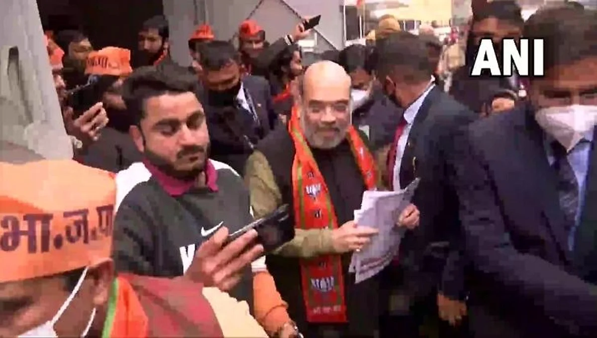 अमित शहांनी कोविड प्रोटोकॉलला दिली तिलांजली, मास्क न घालता कैरानात केला प्रचार
