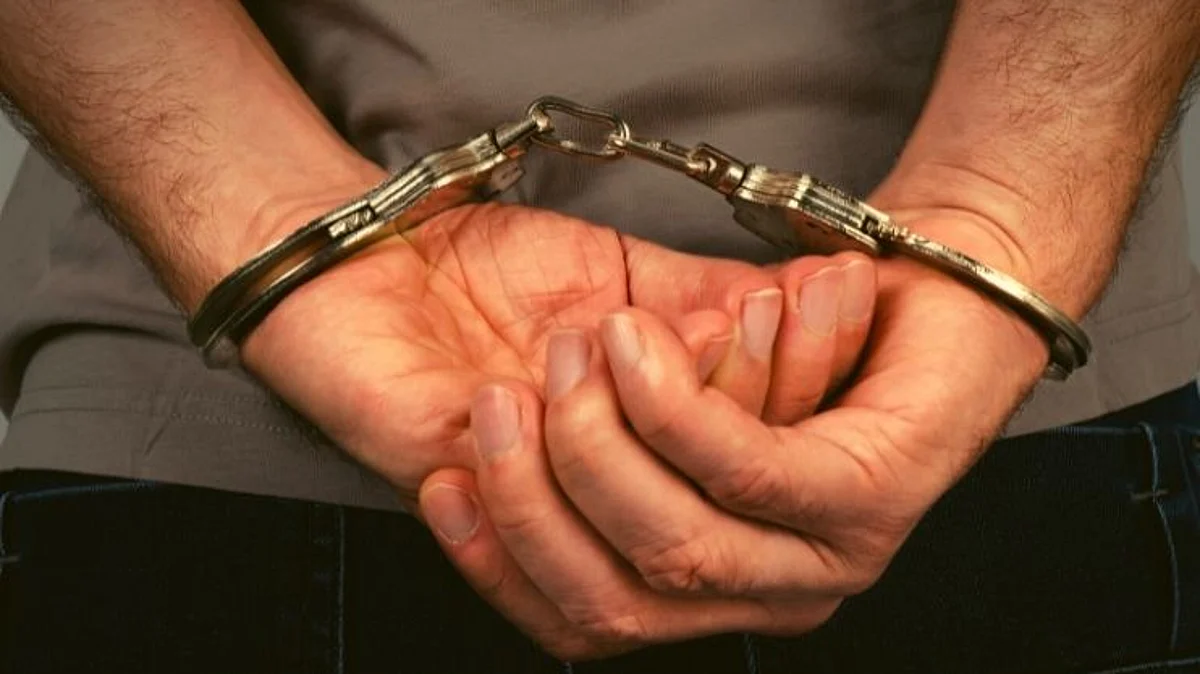 ऐकावं ते नवलंच! ...म्हणून आरोपीनं चावलं पोलिस कर्मचाऱ्याचं बोट