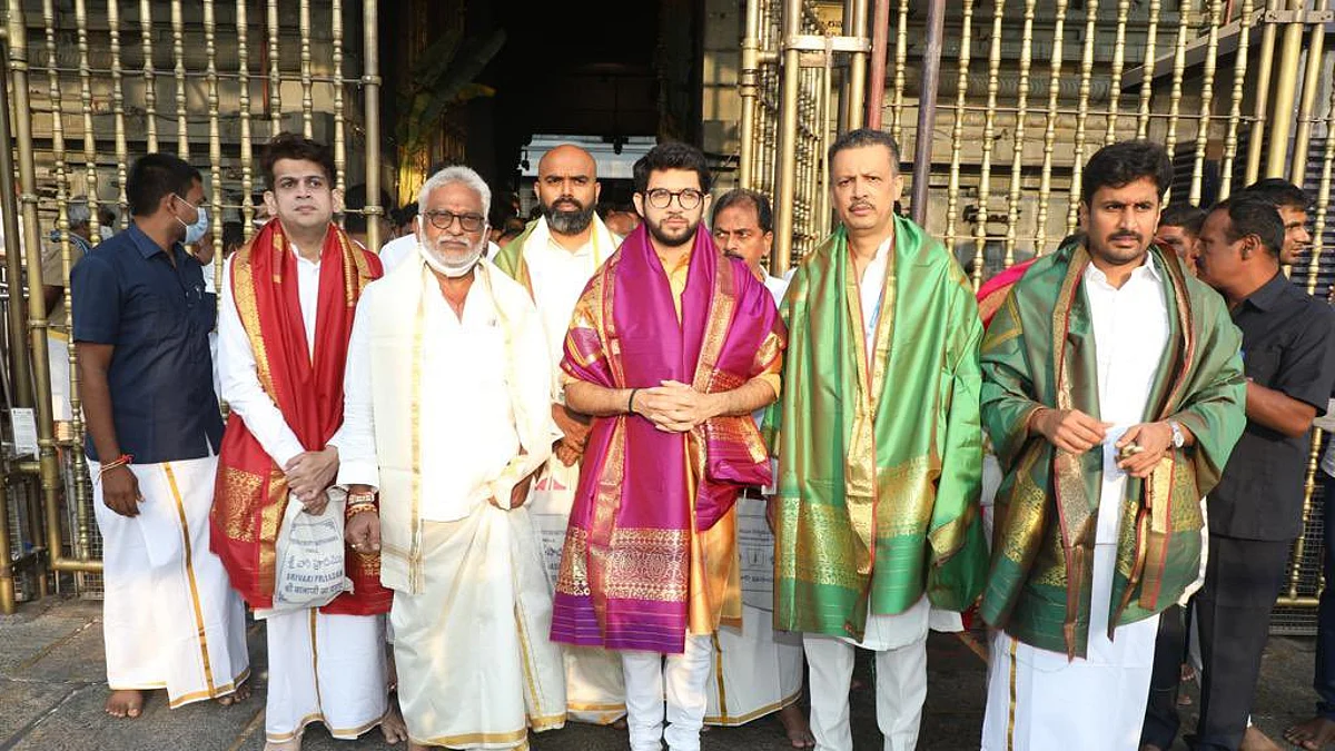 चर्चा तर होणारच! महाराष्ट्राचे वातावरण तापले असताना आदित्य ठाकरे तिरूपती दौऱ्यावर