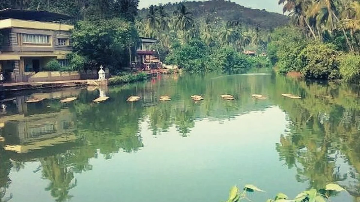 शिरगावमधील ‘धोंडांची तळी’ पडतेय अपुरी