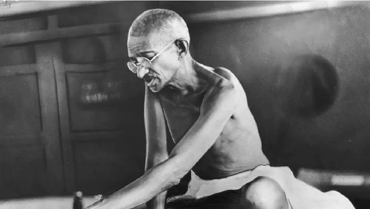 'पत्रे, चप्पल अन् चष्मा...,' महात्मा गांधींशी संबंधित वस्तूंचा ब्रिटनमध्ये होणार लिलाव