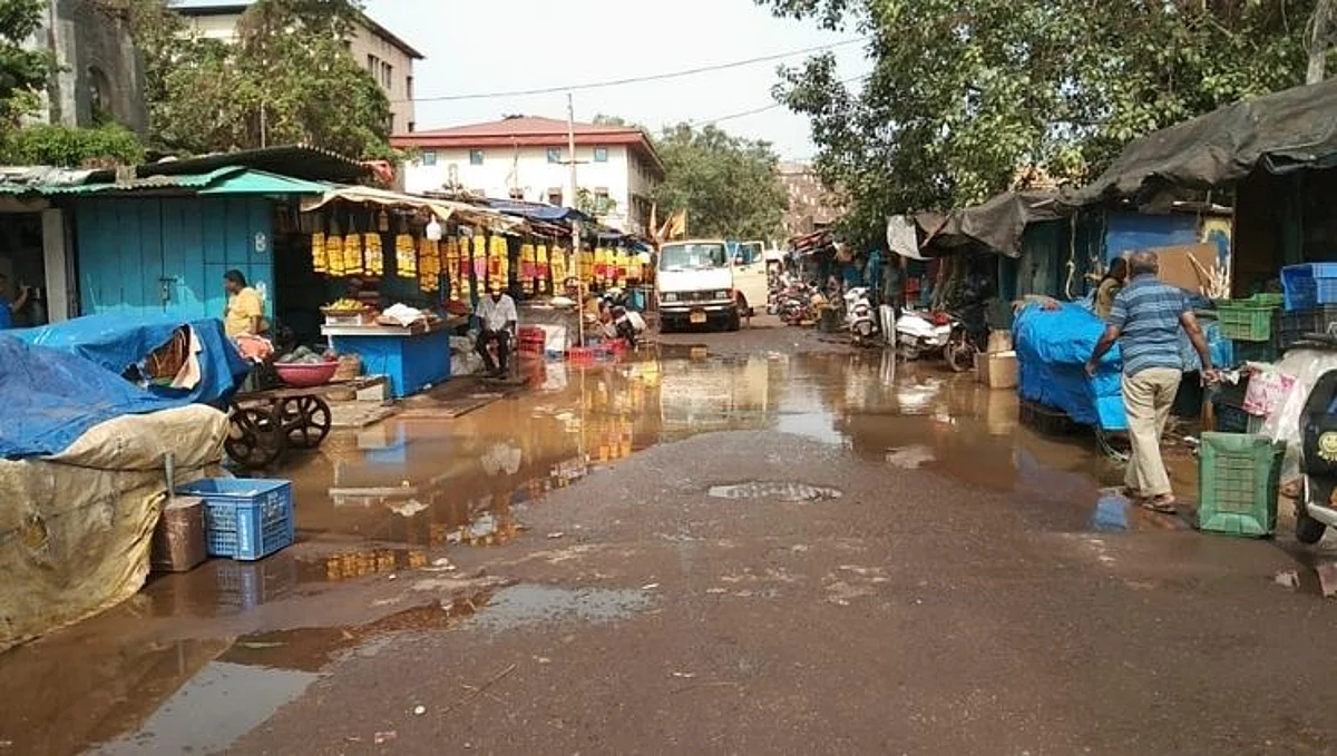 सिने वास्को नजीकची जलवाहिनी फुटली; हजारो लिटर पाणी वाया