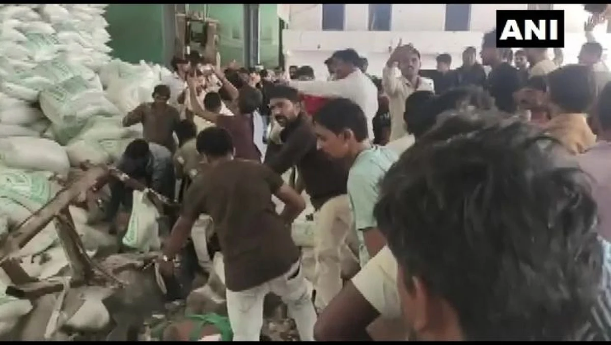 गुजरातमध्ये भीषण अपघात; भिंत कोसळून 12 जणांचा मृत्यू