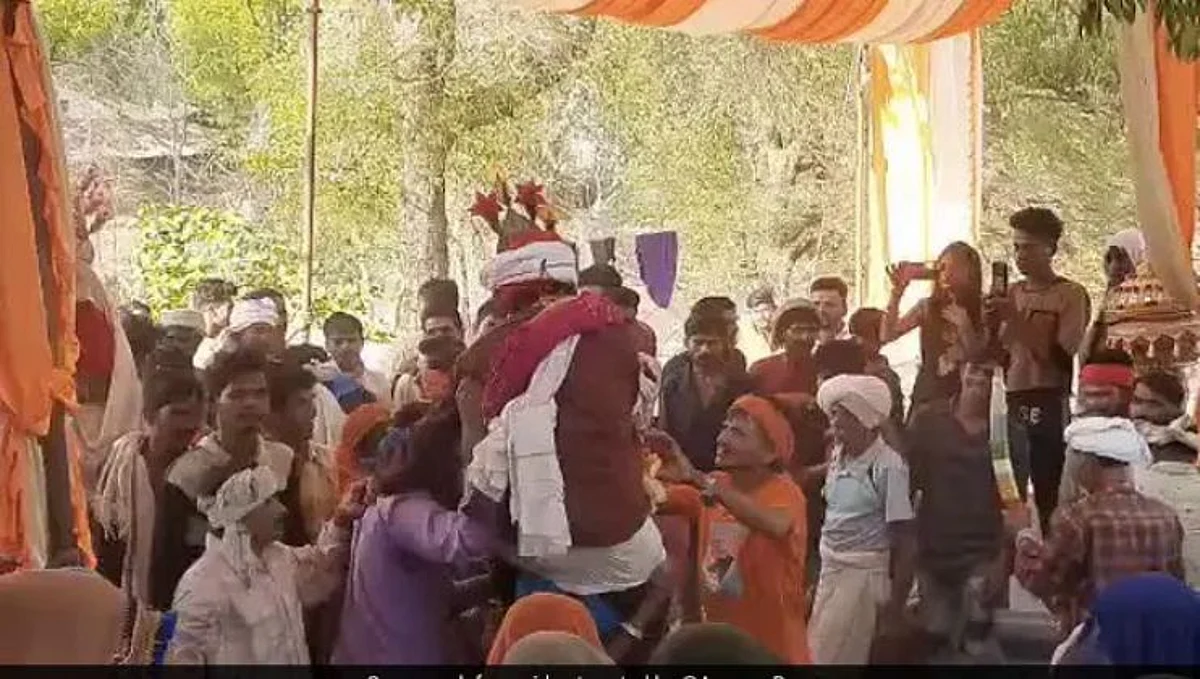 एकाच वराने घेतले तीन नववधूंसोबत सात फेरे, Video झाला व्हायरल