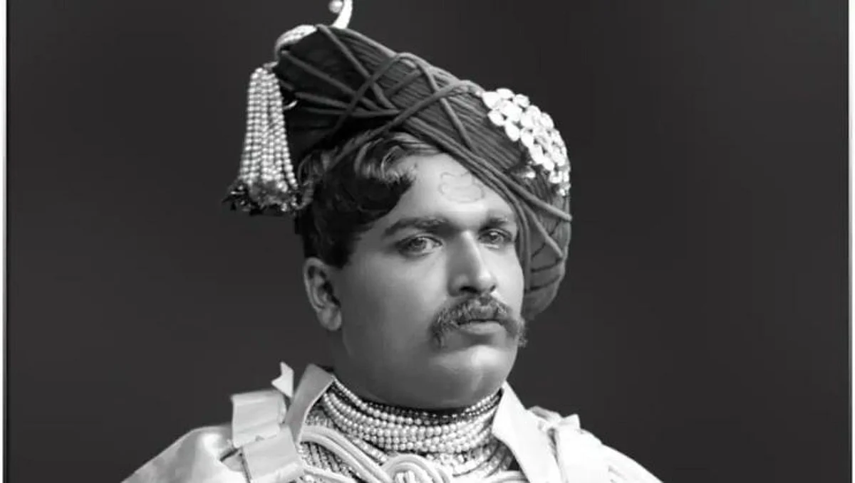 अवघे कोल्हापूरकर 100 सेकंद स्तब्ध! लोकराजा शाहू महाराज यांना अनोखी मानवंदना