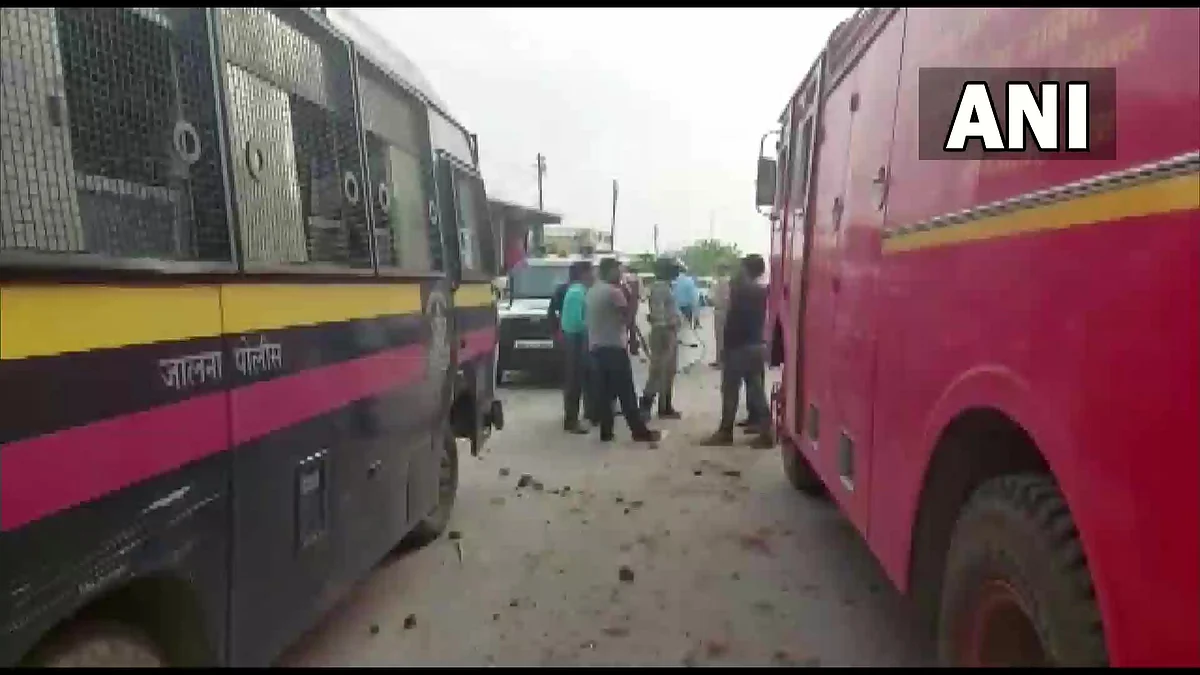 जालन्यात दोन गटात झालेल्या दगडफेकीत 5 पोलीस जखमी