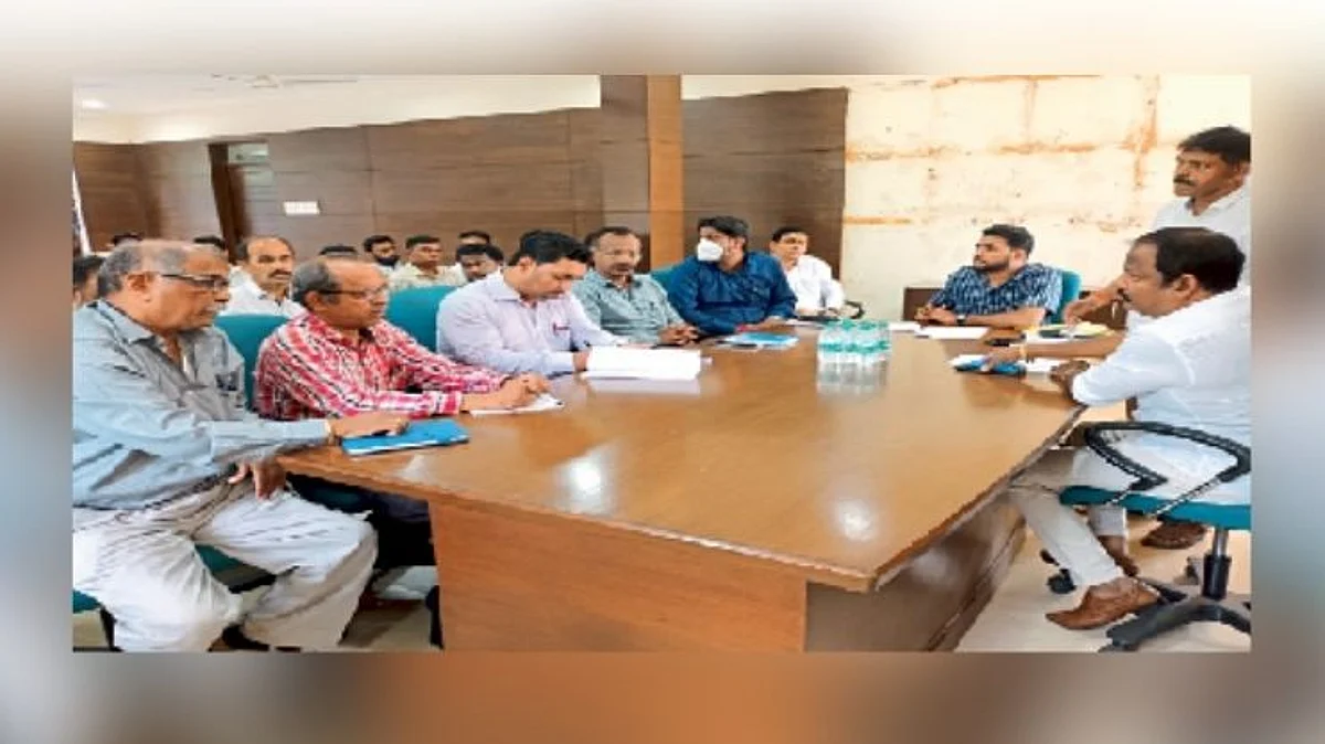 मॉन्सूनपूर्व कामांसाठी प्रवीण आर्लेकर यांची बैठक