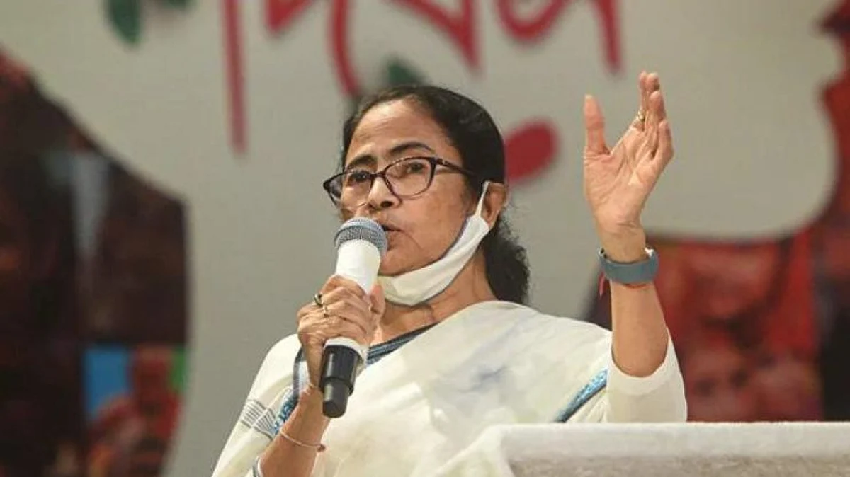 कोलकत्याच्या रेड रोडवर दोन वर्षांनी ईदची नमाज अदा; ममता बँनर्जींचा PM मोदींवर निशाणा