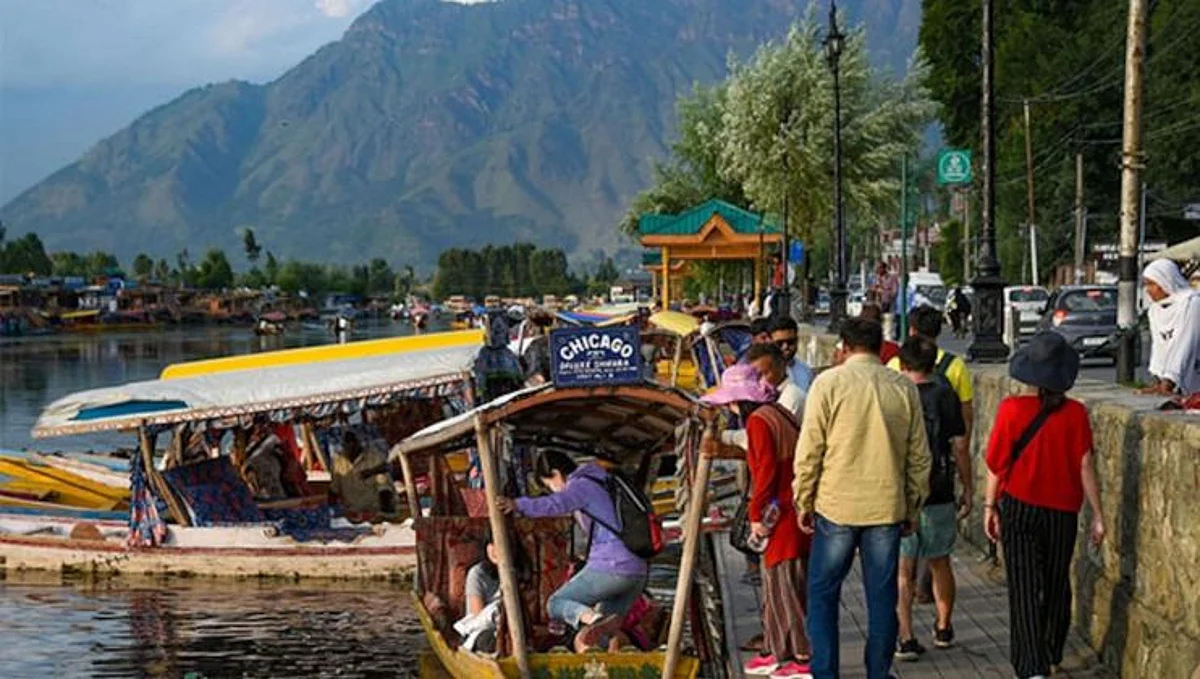 ''काश्मीरमध्ये पर्यटकांनी मागील एक दशकाचा विक्रम मोडला''