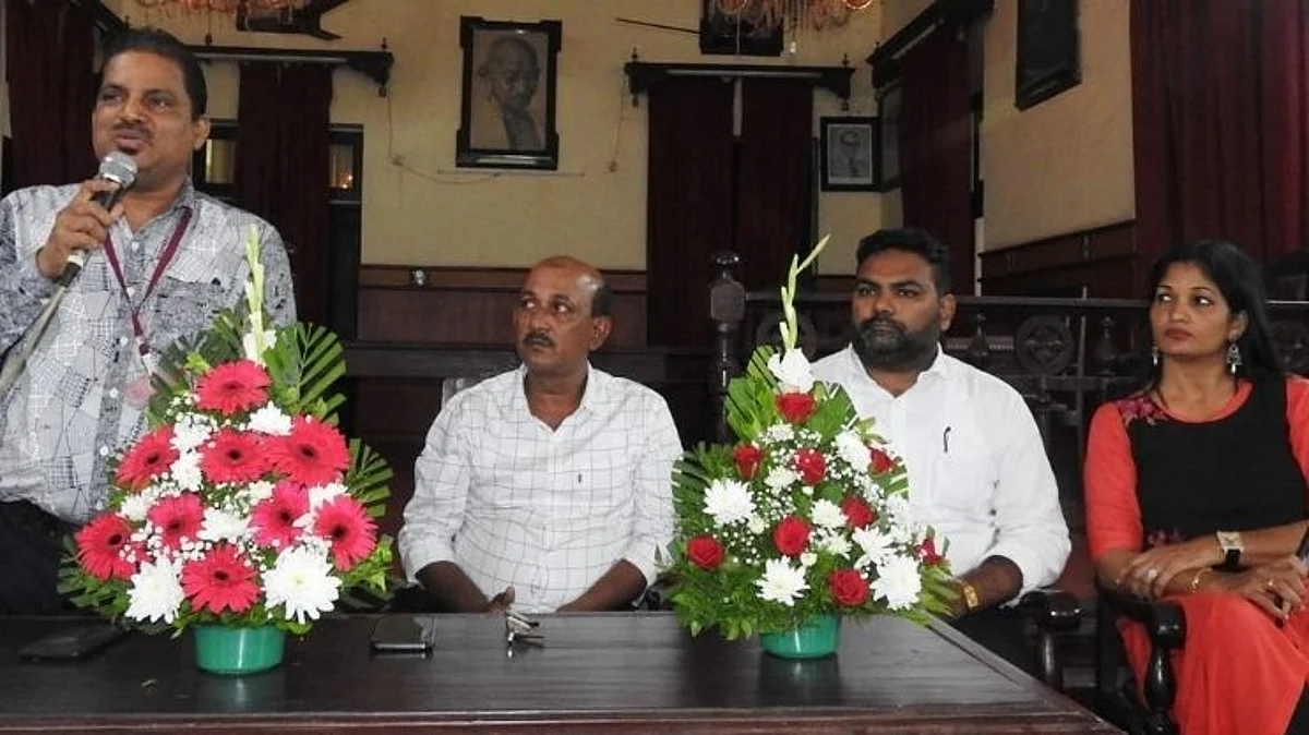 मडगावचे माजी मुख्याधिकारी आग्नेल फर्नांडिस यांना पालिकेकडून निरोप