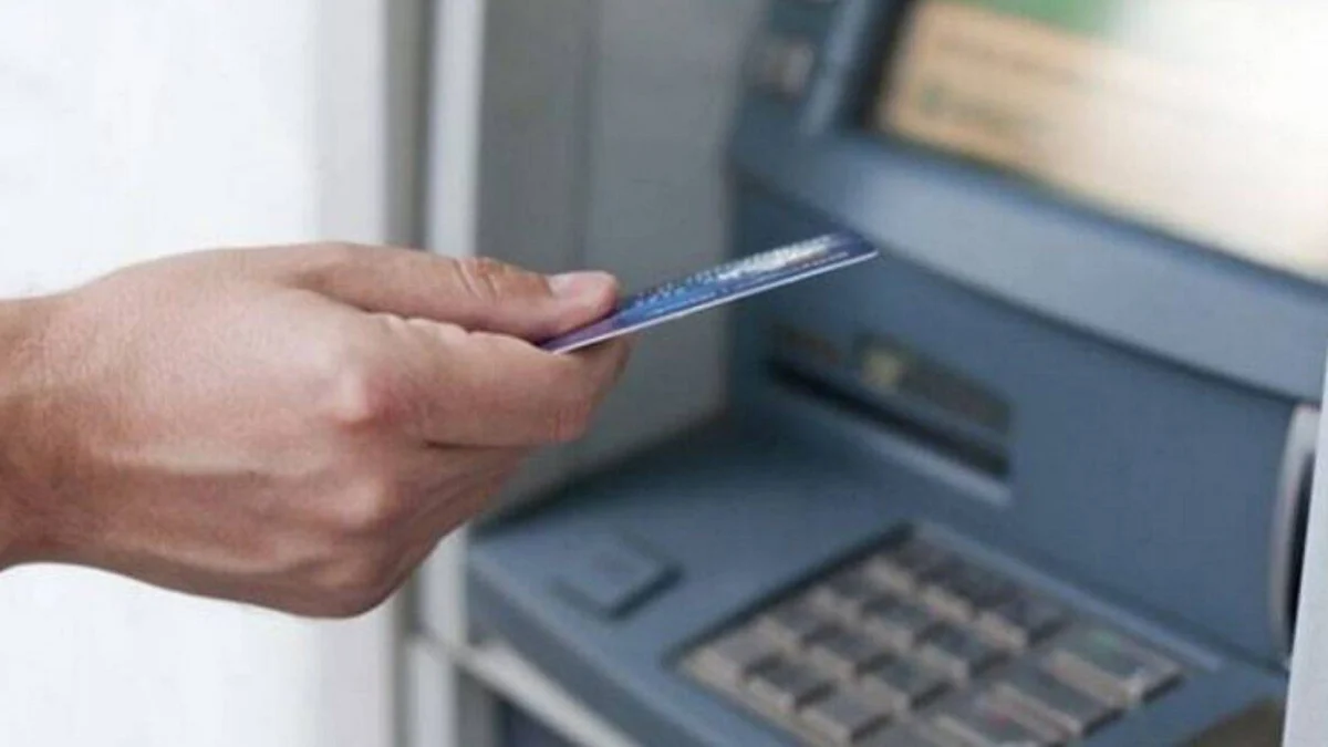 काम झालं सोप्प! e-wallet च्या मदतीने काढा ATM मधून पैसे