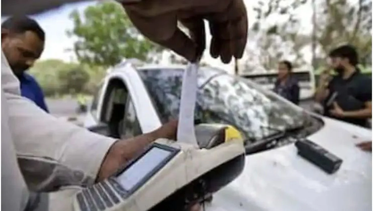 दुचाकीवर लावायचा बनावट नंबर प्लेट, अडकला पोलिसांच्या जाळ्यात