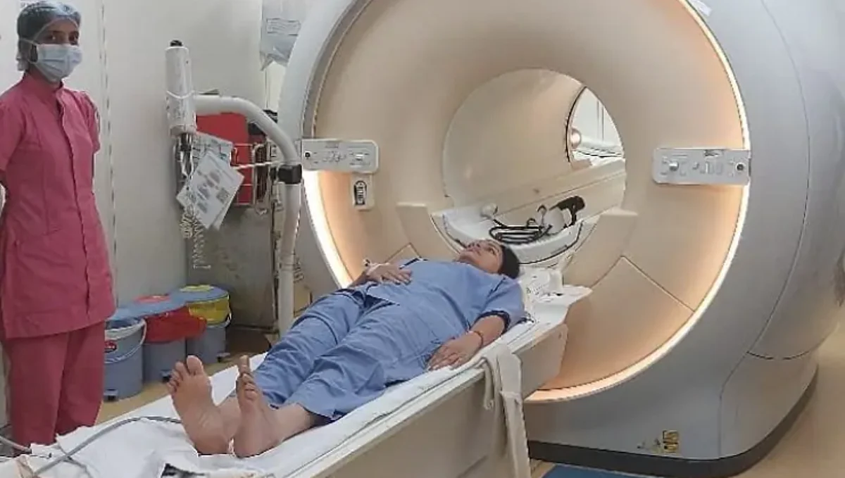 नवनीत राणा यांच्या MRI फोटो व्हायरल प्रकरणी लीलावती रुग्णालयाला BMC ची नोटीस