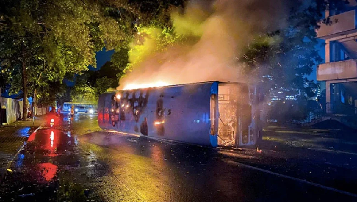 Sri Lanka Violence: आंदोलक आक्रमक, खासदाराने स्वतःवर झाडली गोळी