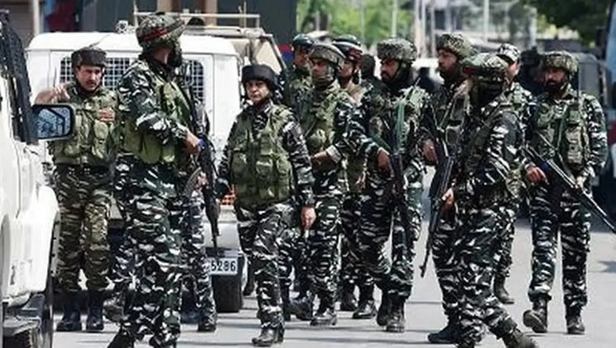 जम्मू-काश्मीरमध्ये नमाजानंतर मशिदीबाहेर सुरक्षा दलांवर दगडफेक