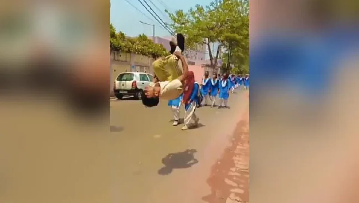 Viral Video: 'कल कॉलेज बंद हो जायेगा' गाण्यावर स्टंट करणं तरुणाला पडलं महागात