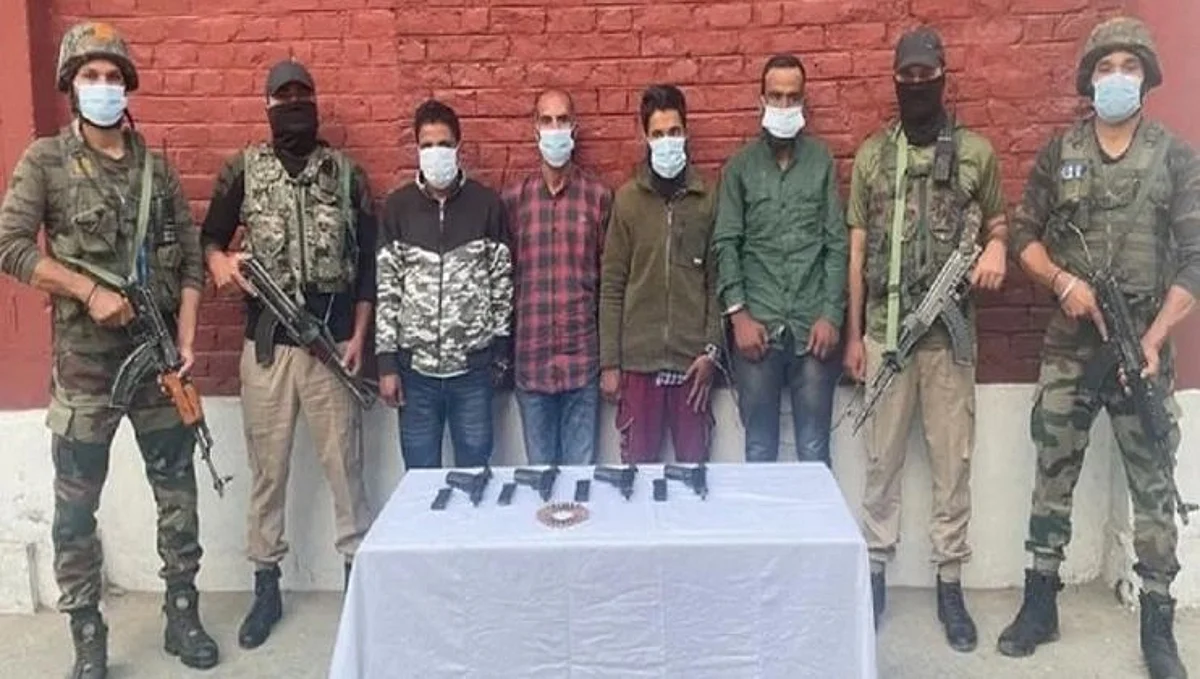जम्मू-काश्मीरमध्ये दहशतवाद्यांचा मोठा कट उधळला, 4 दहशतवाद्यांना अटक