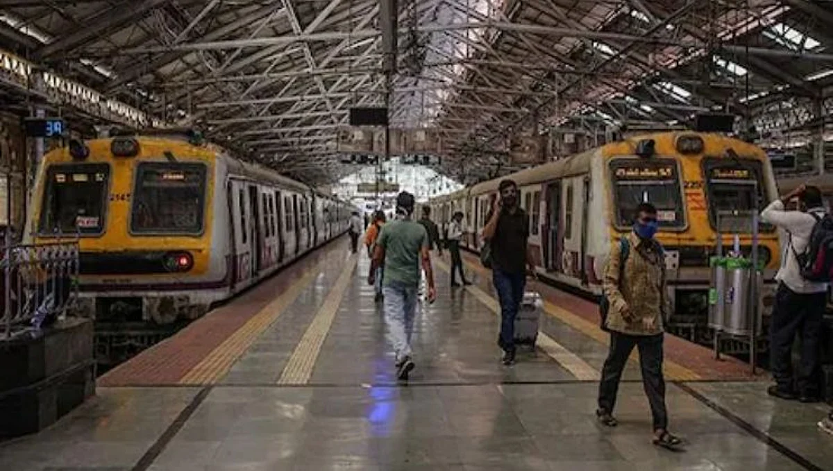 मुंबईत रेल्वे प्लॅटफॉर्म तिकीट दरात वाढ