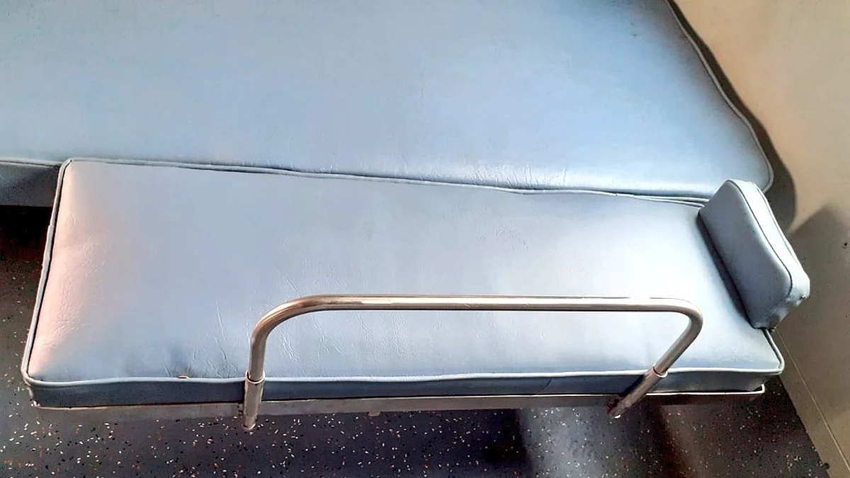 रेल्वेची 'आई'ला खास भेट, प्रवासात केली जाईल 'बेबी बर्थ'ची सोय