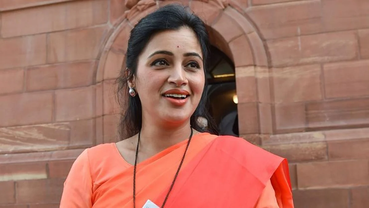 रुग्णालयातून डिस्चार्ज मिळताच नवनीत राणा उद्धव ठाकरेंवर कडाडल्या