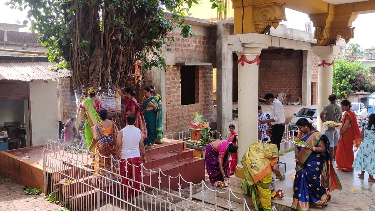 सुवासिनींच्या उत्साहाला उधाण! राज्यात आज वटपौर्णिमा धार्मिक विधीनुसार साजरी