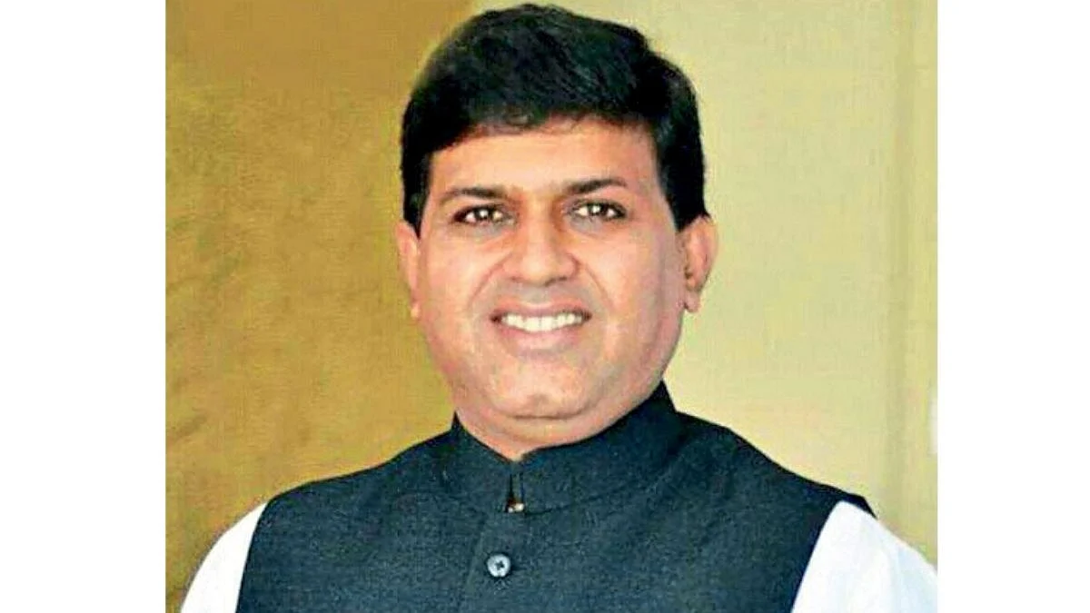 जीर्ण इमारतींबाबत त्वरित निर्णय घ्यावा: कृष्णा साळकर यांची मागणी