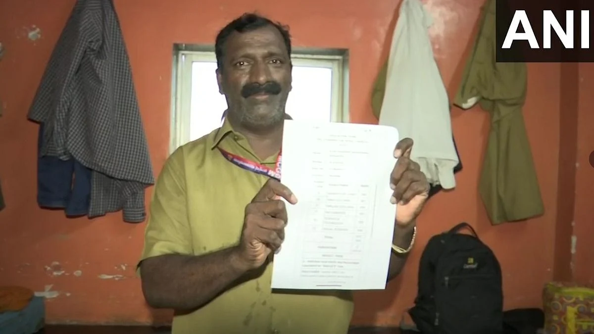 स्वच्छता कर्मचारी पन्नासाव्या वर्षी दहावीच्या बोर्ड परीक्षेत उत्तीर्ण