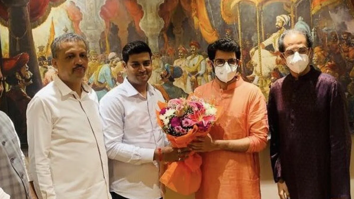 आदित्य ठाकरे, श्रीकांत शिंदे कोसळणाऱ्या कष्टकरी शिवसैनिकांना न्याय द्या...