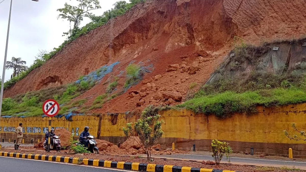 महामार्गाला जोडणाऱ्या 'मिसींग लिंक' वर मोठ्या प्रमाणात भूस्खलन!