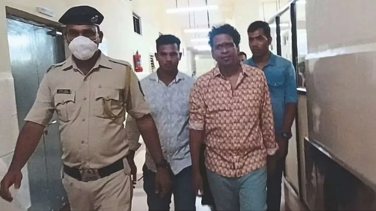 डॉम्निक डिसोझाला कारणे दाखवा नोटीस