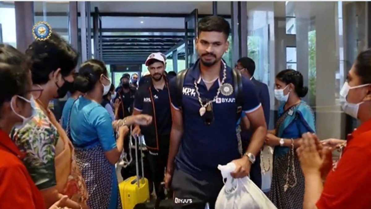 3rd T20 सामन्यासाठी टीम इंडिया पोहोचली विशाखापट्टणममध्ये, पाहा कसे झाले जंगी स्वागत