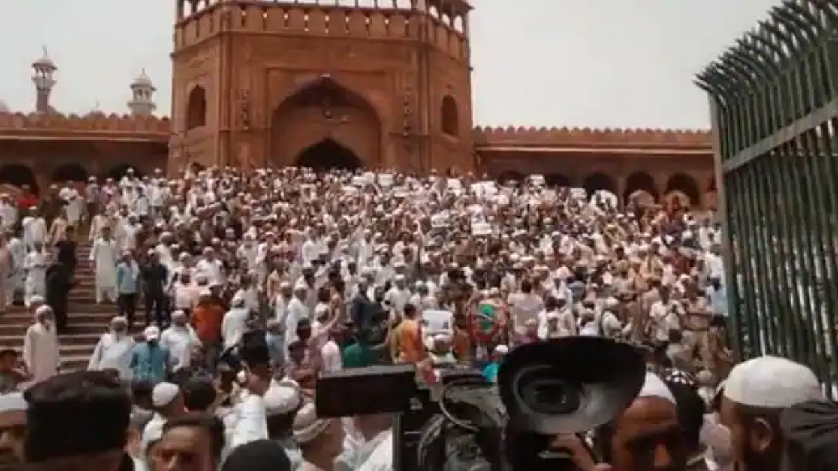 पैगंबर विवाद: जामा मशिदीत नुपूर शर्मांचा निषेध, नमाजानंतर जोरदार घोषणाबाजी
