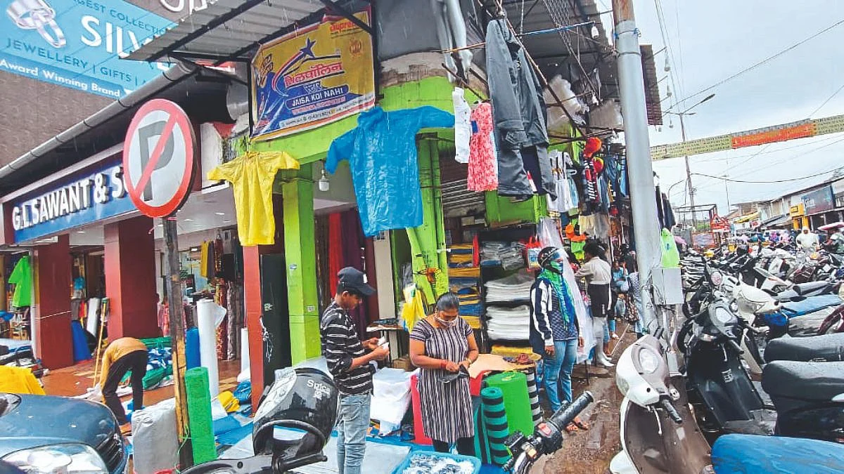 मडगावात विक्रेत्यांकडून पदपथावर अतिक्रमण