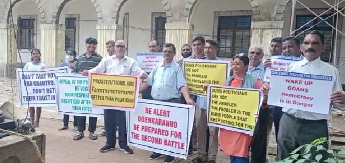 Peoples Protesting at Murgaon Nagarpanchayat
